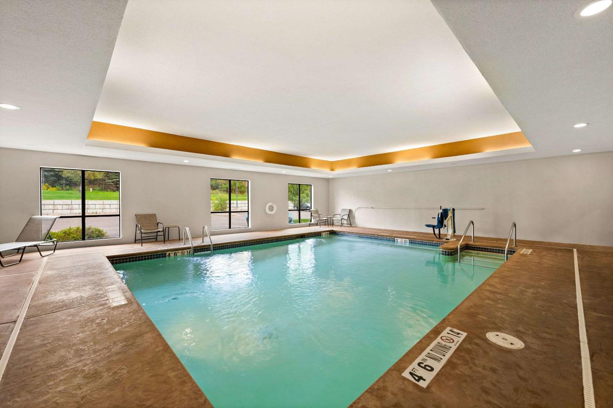 Comfort Suites Hudson I-94 Buitenkant foto