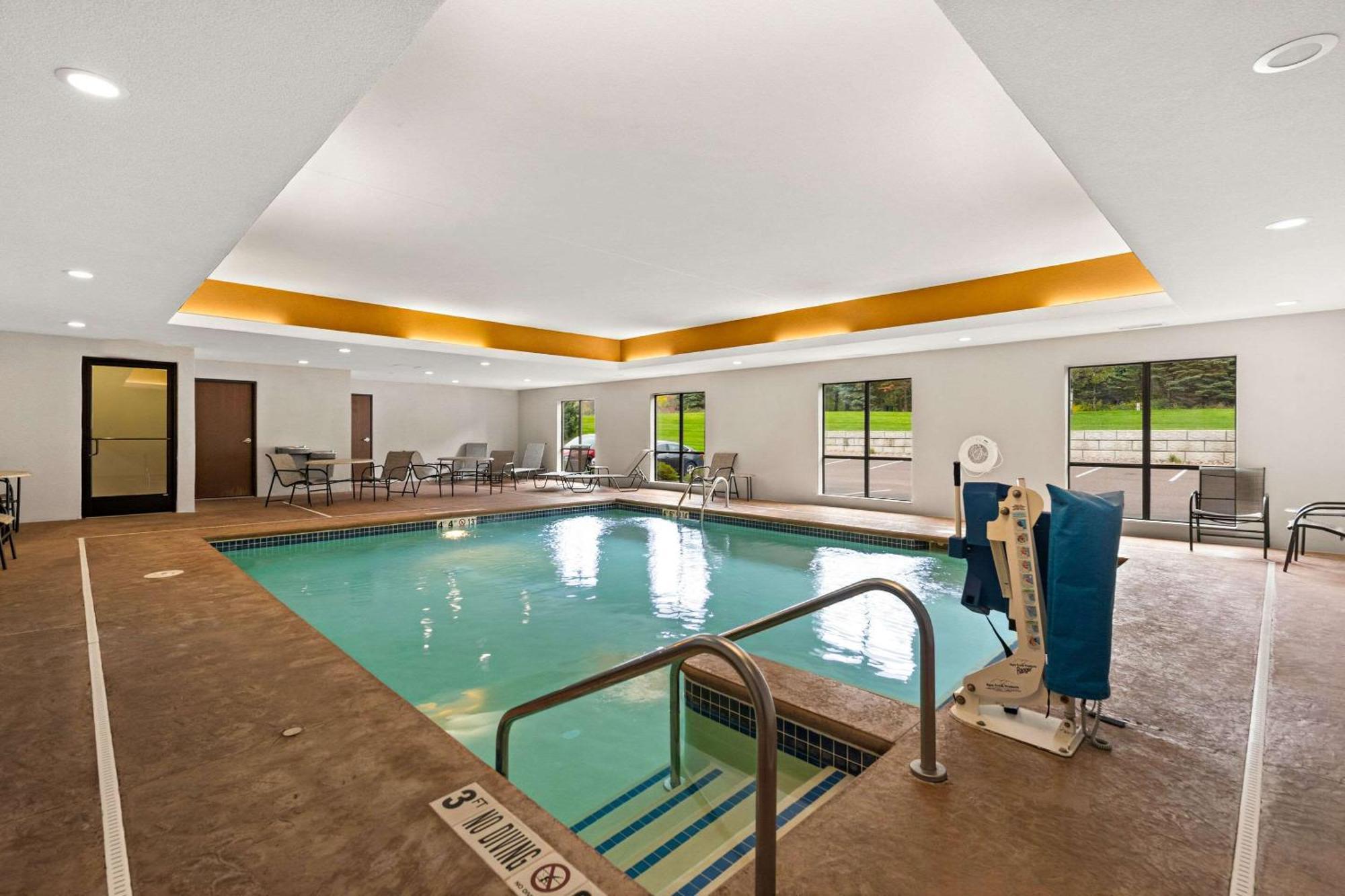 Comfort Suites Hudson I-94 Buitenkant foto