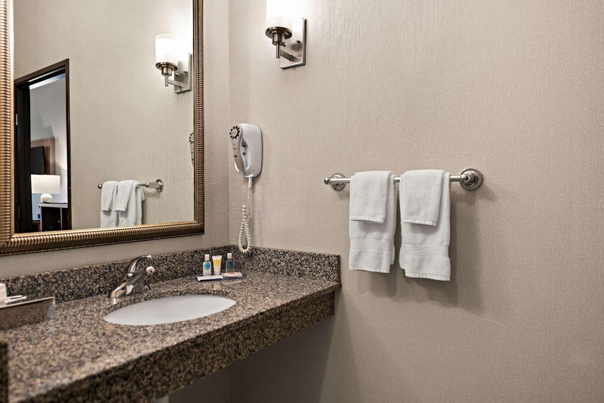 Comfort Suites Hudson I-94 Buitenkant foto